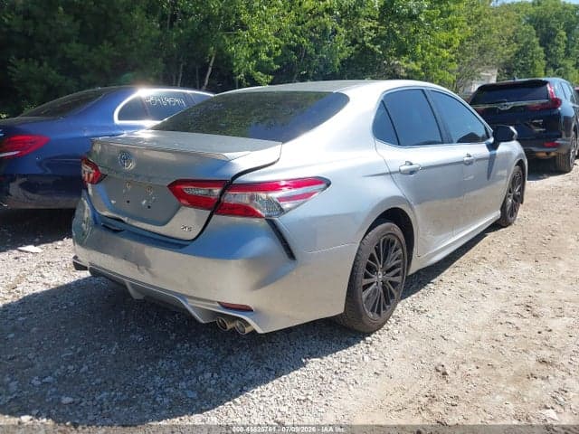 2018 TOYOTA CAMRY SE 4