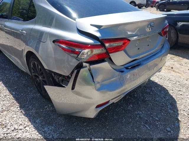 2018 TOYOTA CAMRY SE 6