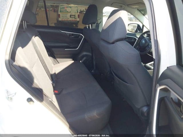 2020 TOYOTA RAV4 LE 8