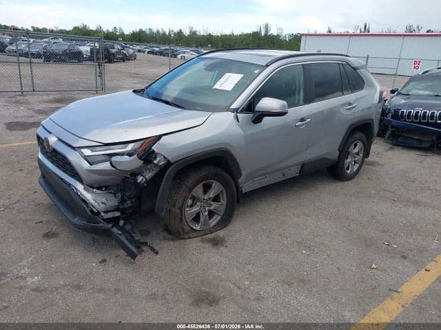 2025 TOYOTA RAV4 XLE 2