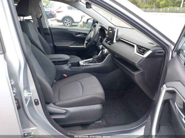 2025 TOYOTA RAV4 XLE 5