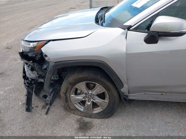 2025 TOYOTA RAV4 XLE 6