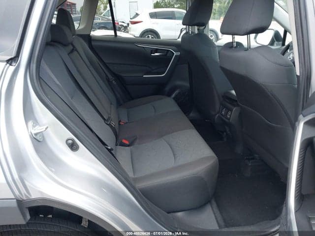 2025 TOYOTA RAV4 XLE 8