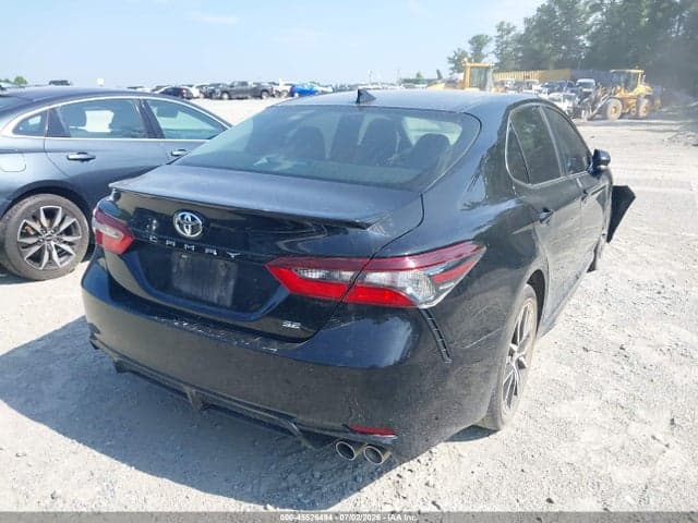 2023 TOYOTA CAMRY SE 4