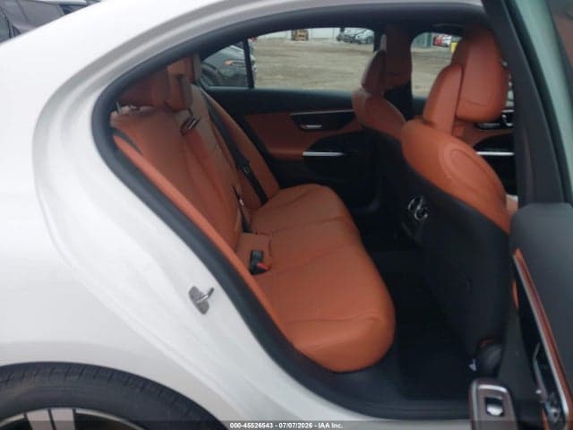 2025 MERCEDES-BENZ C 300 8
