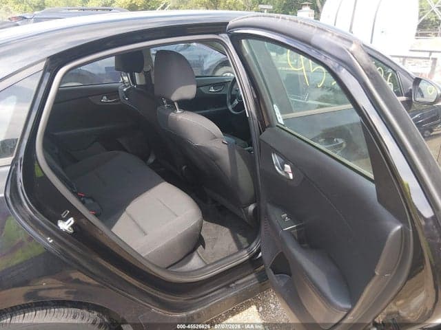2021 KIA FORTE FE 8