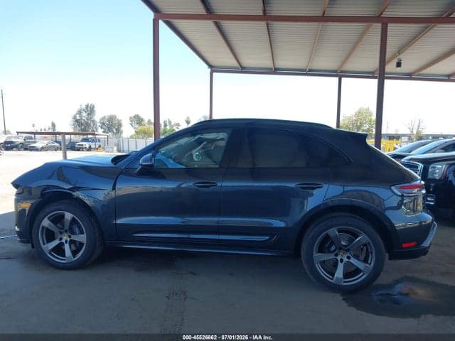 2026 PORSCHE MACAN T 14