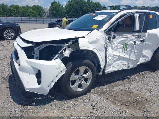 2019 TOYOTA RAV4 XLE 15