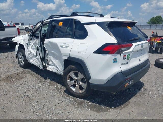 2019 TOYOTA RAV4 XLE 3