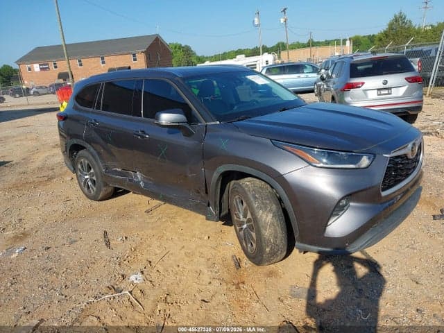 2021 TOYOTA HIGHLANDER XLE 1