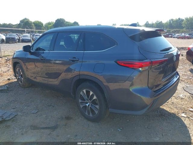 2021 TOYOTA HIGHLANDER XLE 3