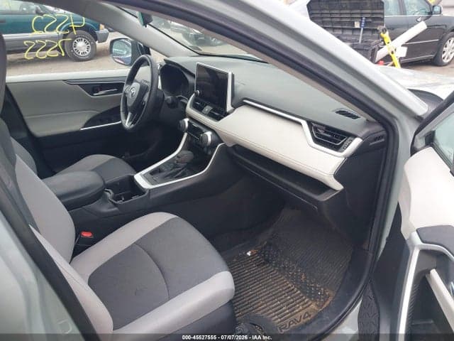 2023 TOYOTA RAV4 XLE 5