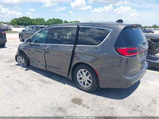 2023 CHRYSLER PACIFICA TOURING L 3