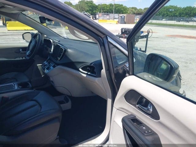 2023 CHRYSLER PACIFICA TOURING L 5