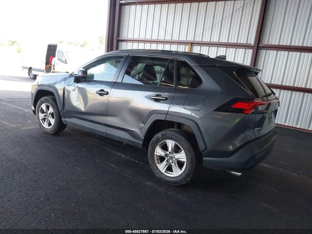 2020 TOYOTA RAV4 XLE 3