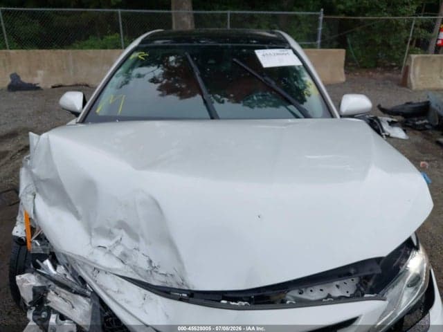 2020 TOYOTA CAMRY XSE 10