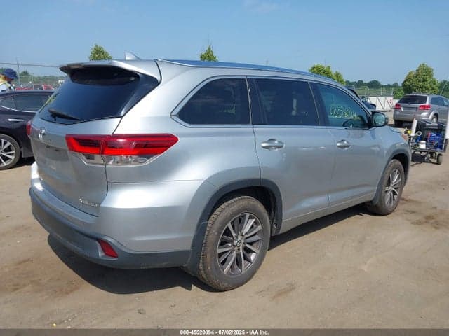 2017 TOYOTA HIGHLANDER XLE 4