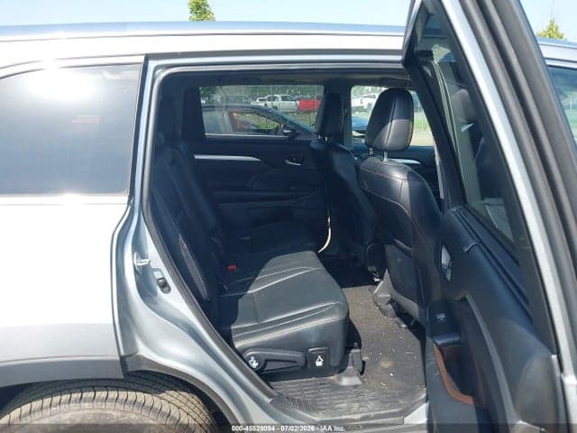 2017 TOYOTA HIGHLANDER XLE 8