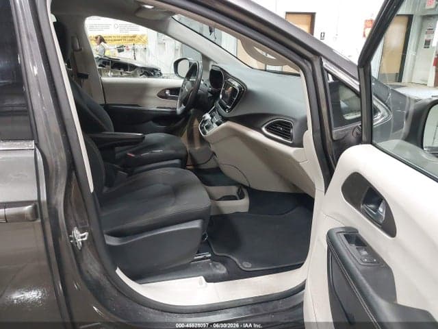 2022 CHRYSLER VOYAGER LX 5