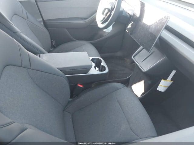2026 TESLA MODEL Y 5