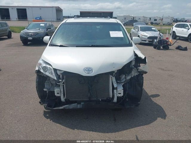 2017 TOYOTA SIENNA XLE PREMIUM 7 PASSENGER 13