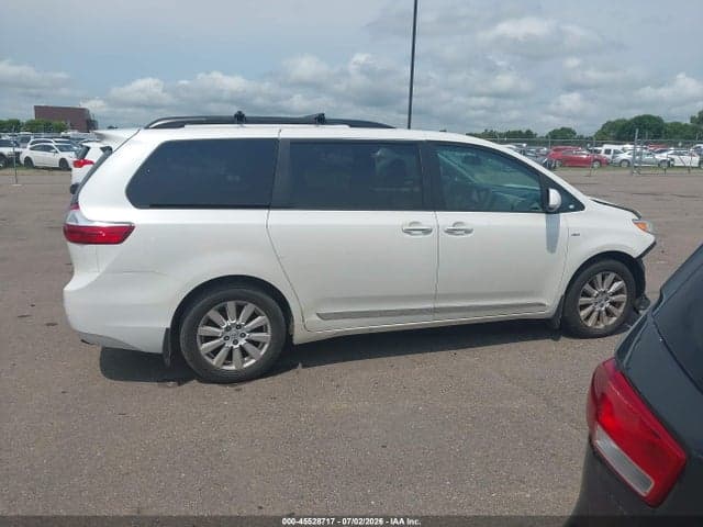 2017 TOYOTA SIENNA XLE PREMIUM 7 PASSENGER 14