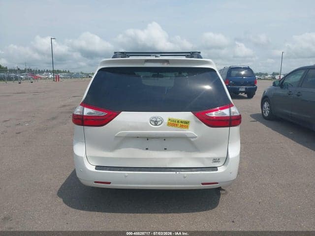 2017 TOYOTA SIENNA XLE PREMIUM 7 PASSENGER 17