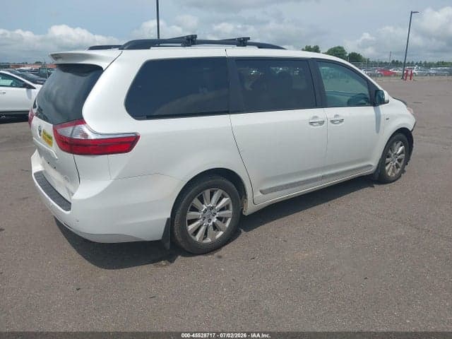 2017 TOYOTA SIENNA XLE PREMIUM 7 PASSENGER 4