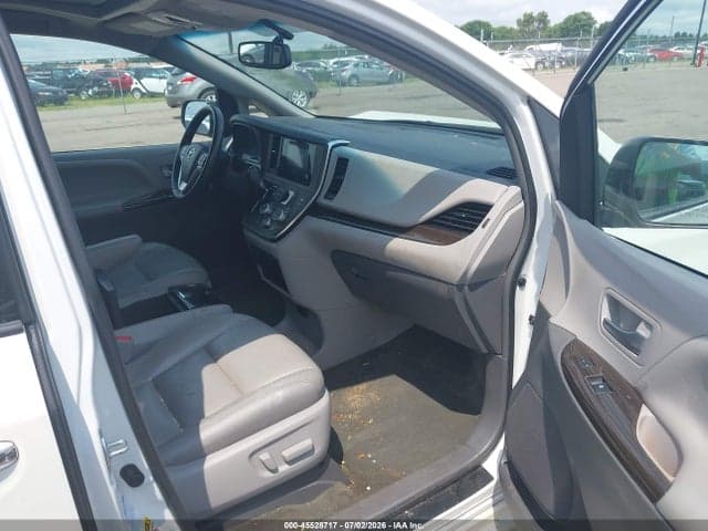 2017 TOYOTA SIENNA XLE PREMIUM 7 PASSENGER 5