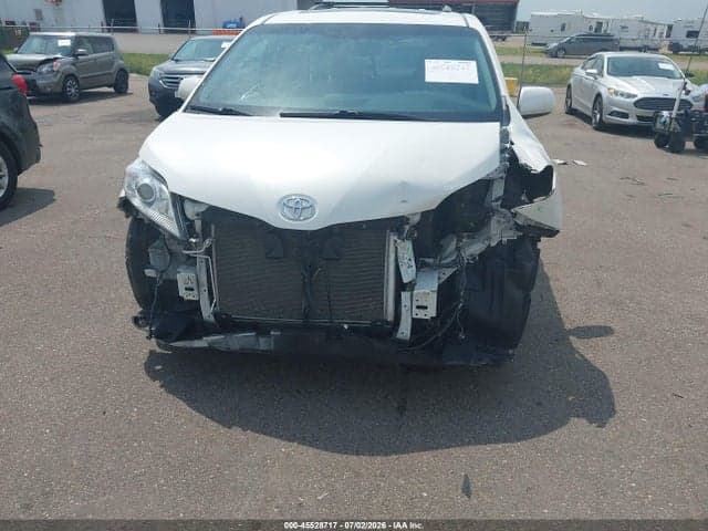 2017 TOYOTA SIENNA XLE PREMIUM 7 PASSENGER 6