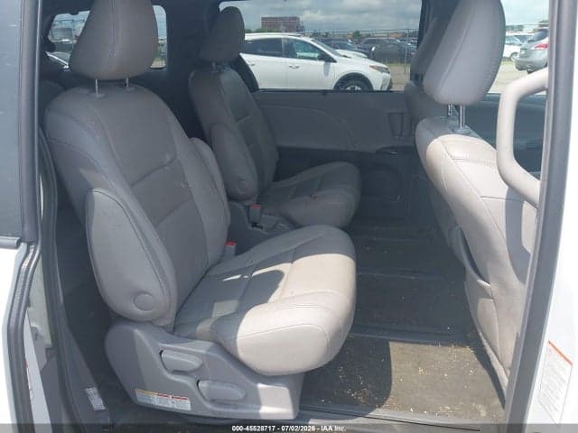 2017 TOYOTA SIENNA XLE PREMIUM 7 PASSENGER 8