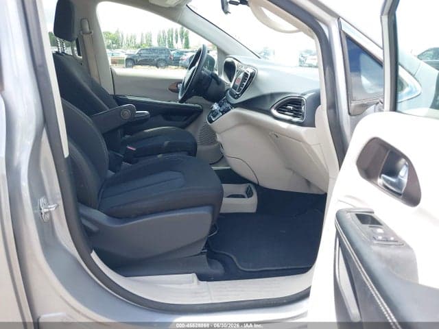 2021 CHRYSLER VOYAGER LX 5