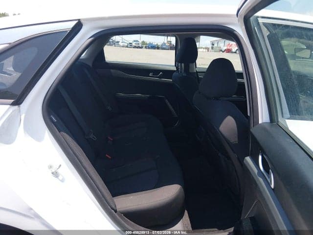 2022 KIA K5 LXS 8