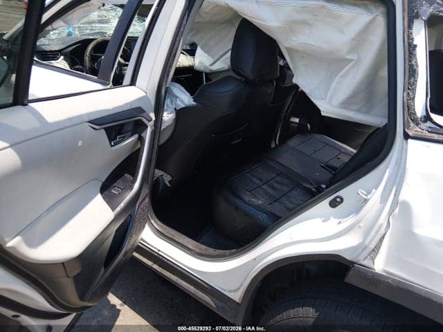 2021 TOYOTA RAV4 XLE 8