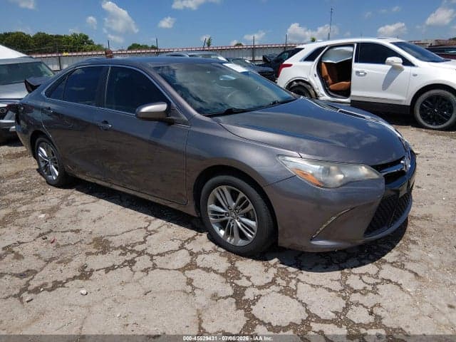2017 TOYOTA CAMRY SE - 1
