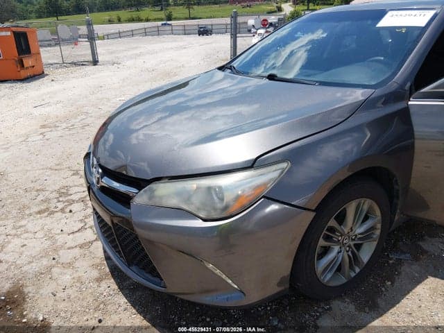 2017 TOYOTA CAMRY SE 6