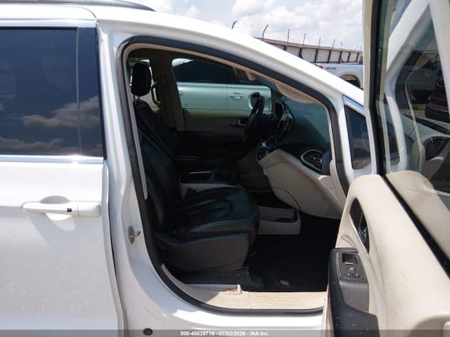 2022 CHRYSLER PACIFICA TOURING L 5