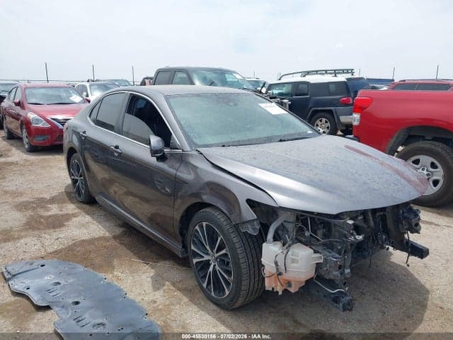 2019 TOYOTA CAMRY SE 1