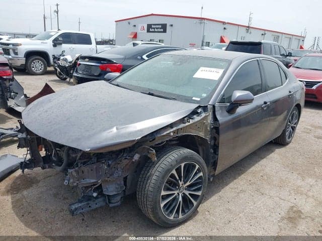 2019 TOYOTA CAMRY SE 2