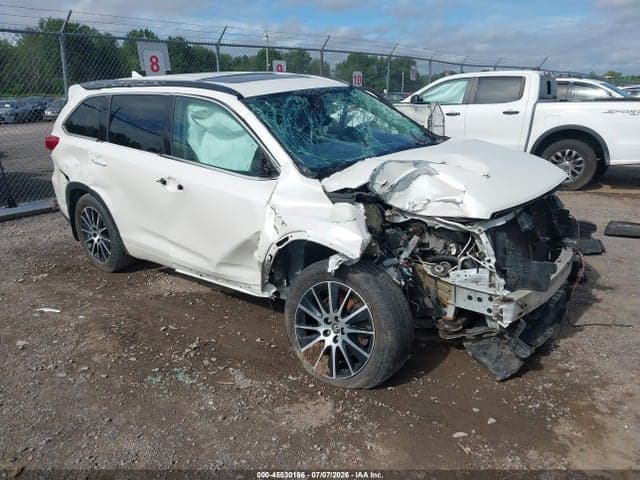 2017 TOYOTA HIGHLANDER SE 1
