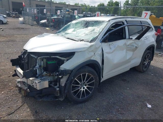 2017 TOYOTA HIGHLANDER SE 2