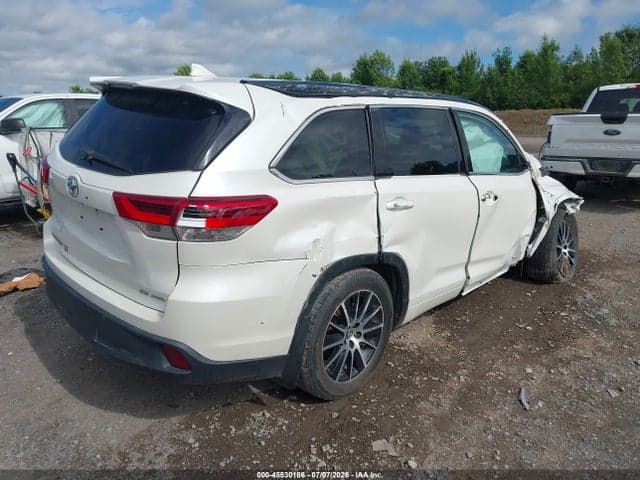 2017 TOYOTA HIGHLANDER SE 4