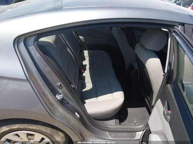 2017 HYUNDAI ELANTRA SE 8