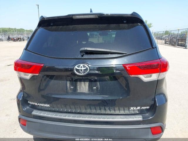 2018 TOYOTA HIGHLANDER XLE 16