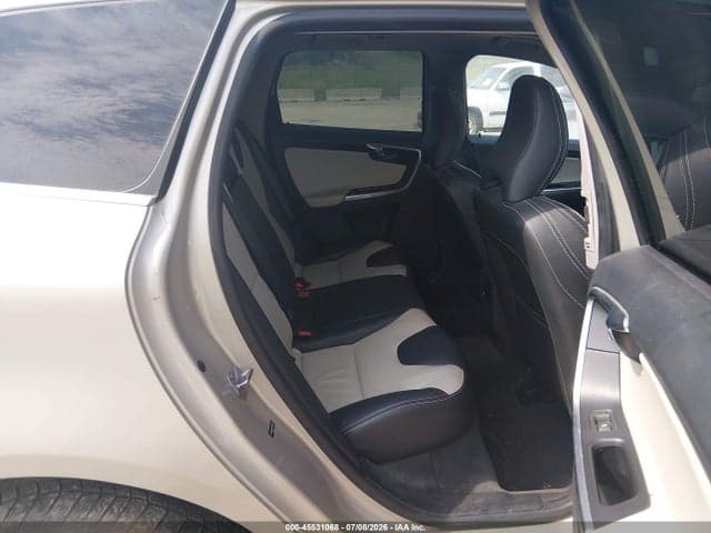 2017 VOLVO XC60 T5 DYNAMIC 8