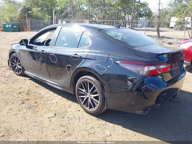 2021 TOYOTA CAMRY SE 3