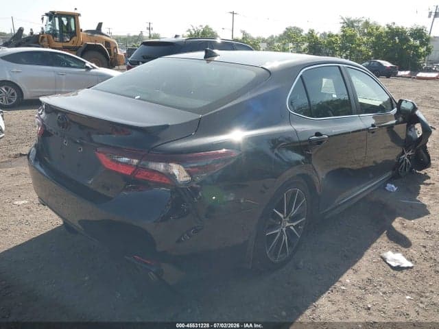 2021 TOYOTA CAMRY SE 4