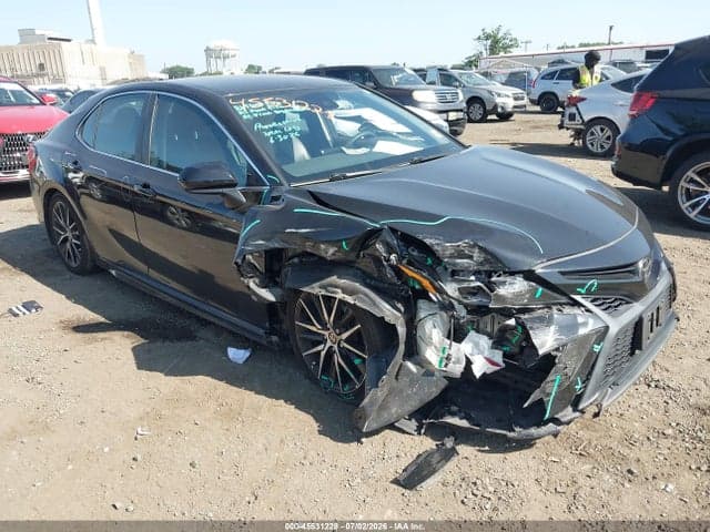 2021 TOYOTA CAMRY SE 6