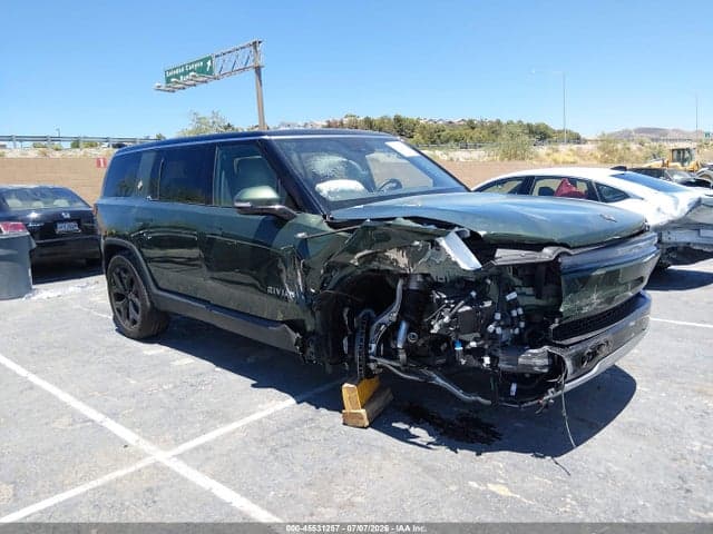 2025 RIVIAN R1S 1