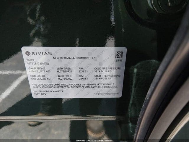 2025 RIVIAN R1S 9